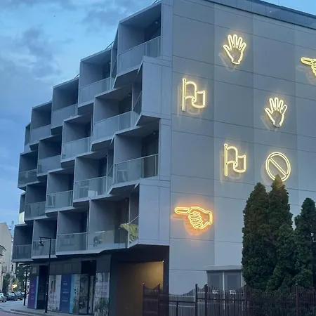 Neonowy By 77 Apartman Częstochowa