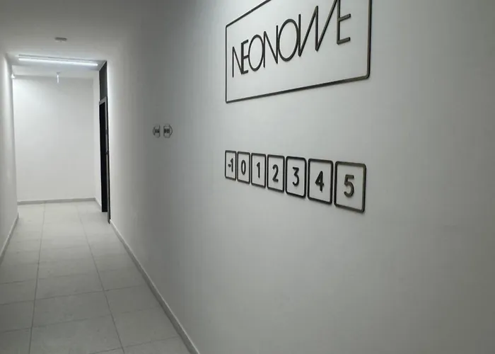 Neonowy By 77 * Čenstochová